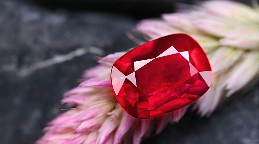 July birthstone , Ruby gems